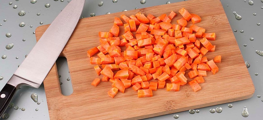 Кубиками морковь