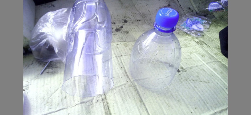 Срежьте верхнюю часть пластиковой бутылки